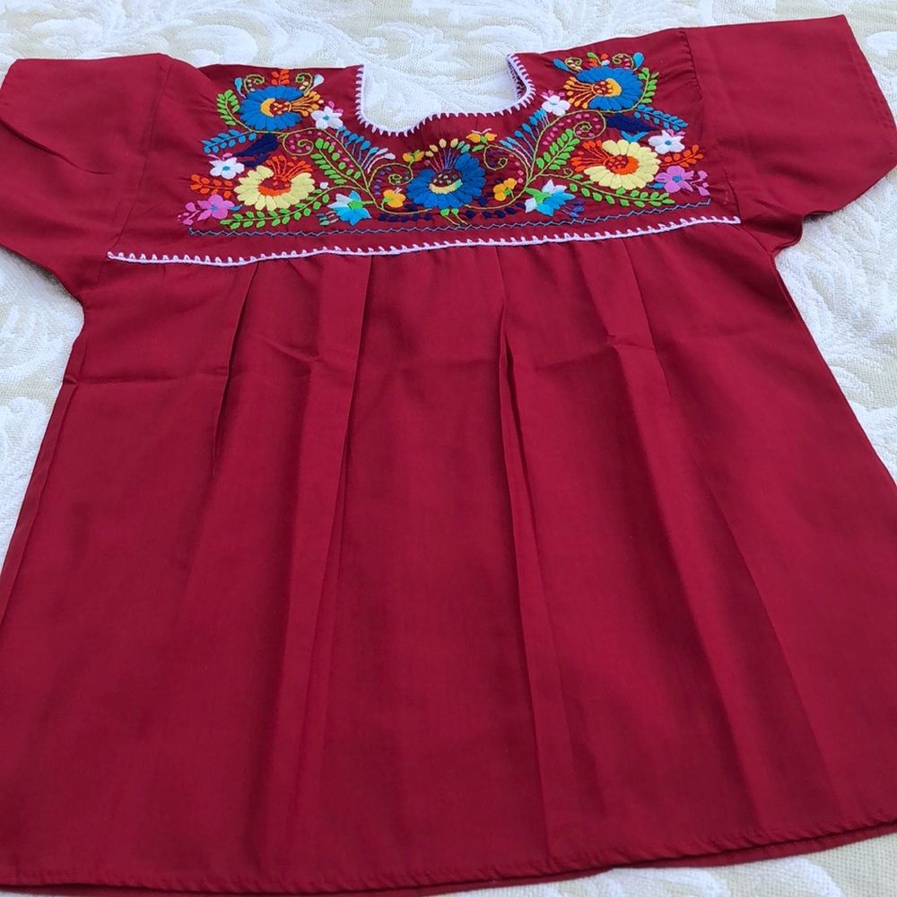 🇲🇽 NWT Traditional Mexican blouse.